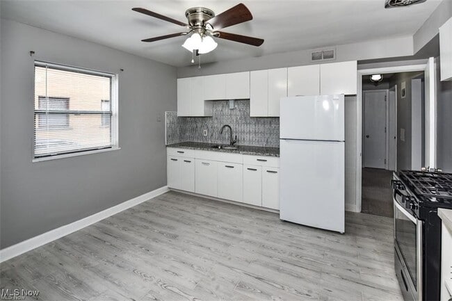 2344 Westmoor Rd in Rocky River, OH - Building Photo - Building Photo