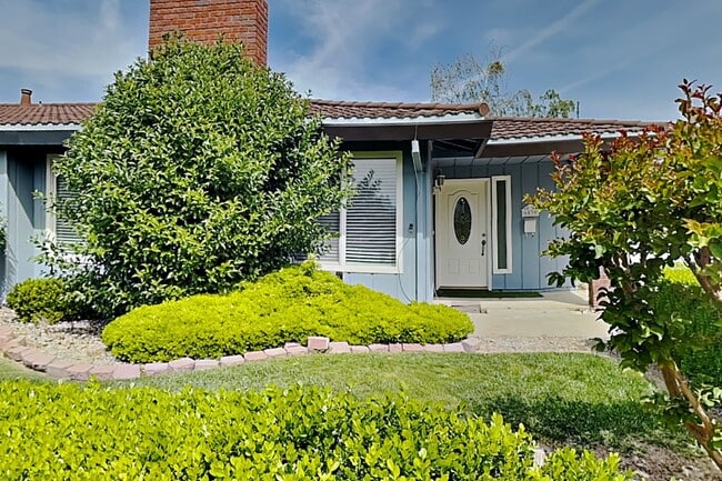 6830 Harmon Dr in Sacramento, CA - Building Photo - Building Photo