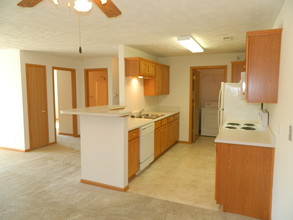 Midland Heights Apartments in Papillion, NE - Building Photo - Building Photo