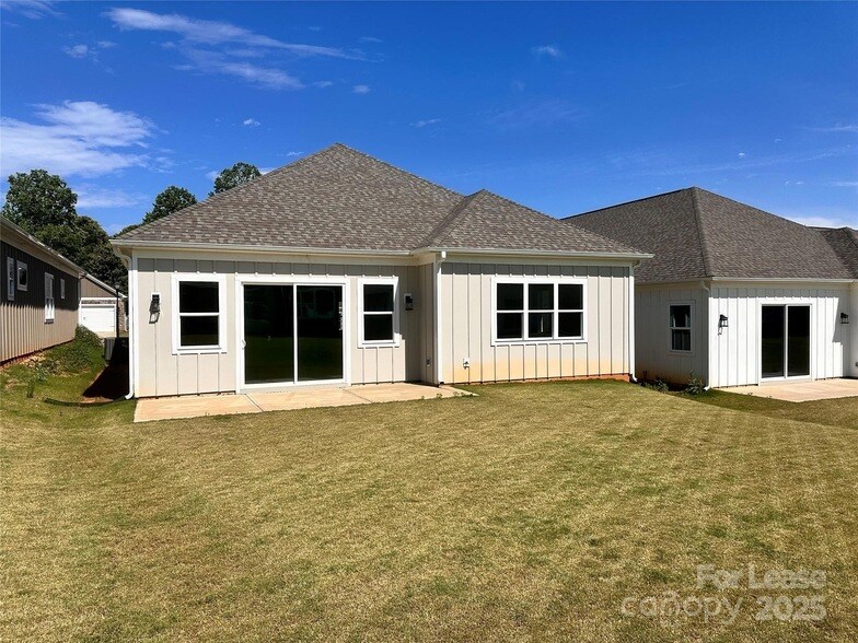 4727 Anise Cir in Lake Norman of Catawba, NC - Building Photo