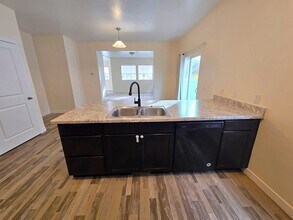 34 E Legacy Pky in Saratoga Springs, UT - Foto de edificio - Building Photo
