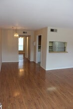 8401 N New Braunfels Ave, Unit 348 in San Antonio, TX - Foto de edificio - Building Photo