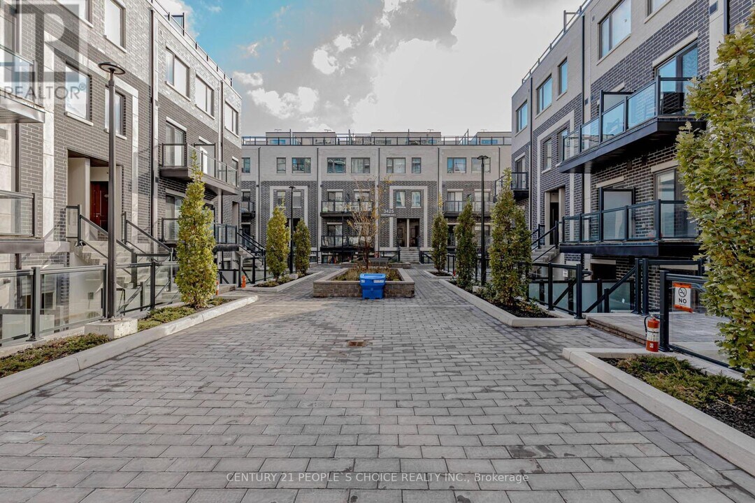 3425 Sheppard Ave E in Toronto, ON - Building Photo