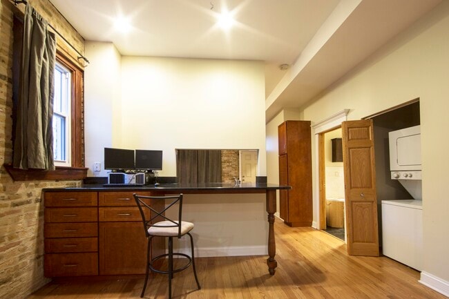 2609 W Potomac Ave, Unit 1R in Chicago, IL - Building Photo - Building Photo