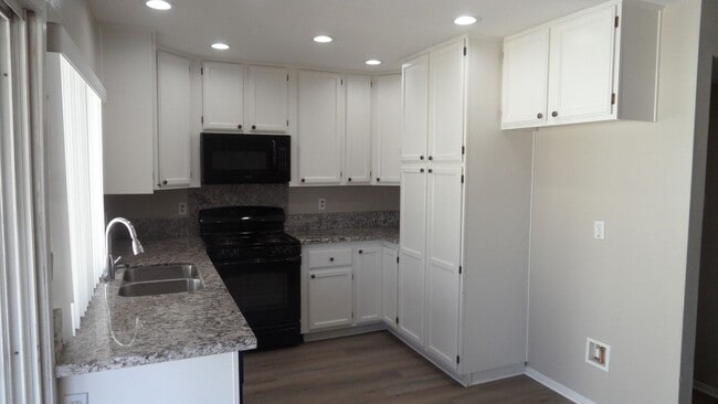 property at 2862 N Cottonwood St