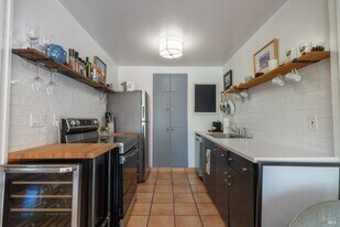 43 Forest Ln in San Rafael, CA - Building Photo