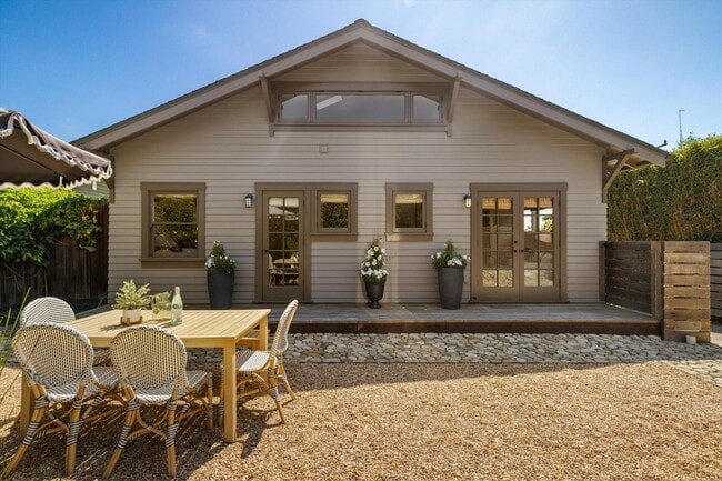 property at 517 De La Vista Ave
