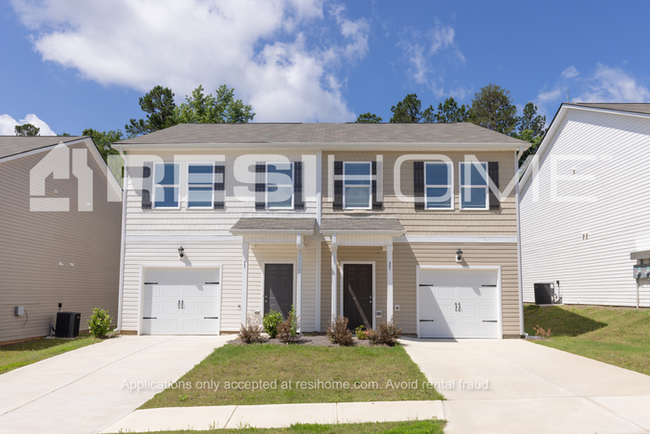 property at 475 Oakwood Dr NW
