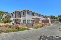 729 Roble Ave in Menlo Park, CA - Foto de edificio - Building Photo