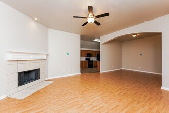344 Creekside Way in Waxahachie, TX - Building Photo - Building Photo