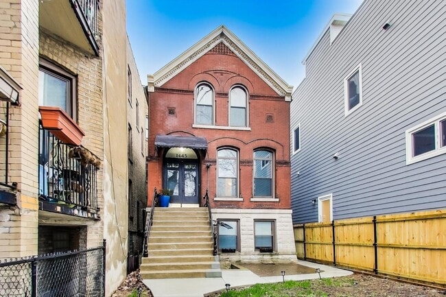 property at 1445 N California Ave