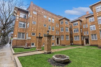 Ivy Promenade in Chicago, IL - Building Photo - Building Photo