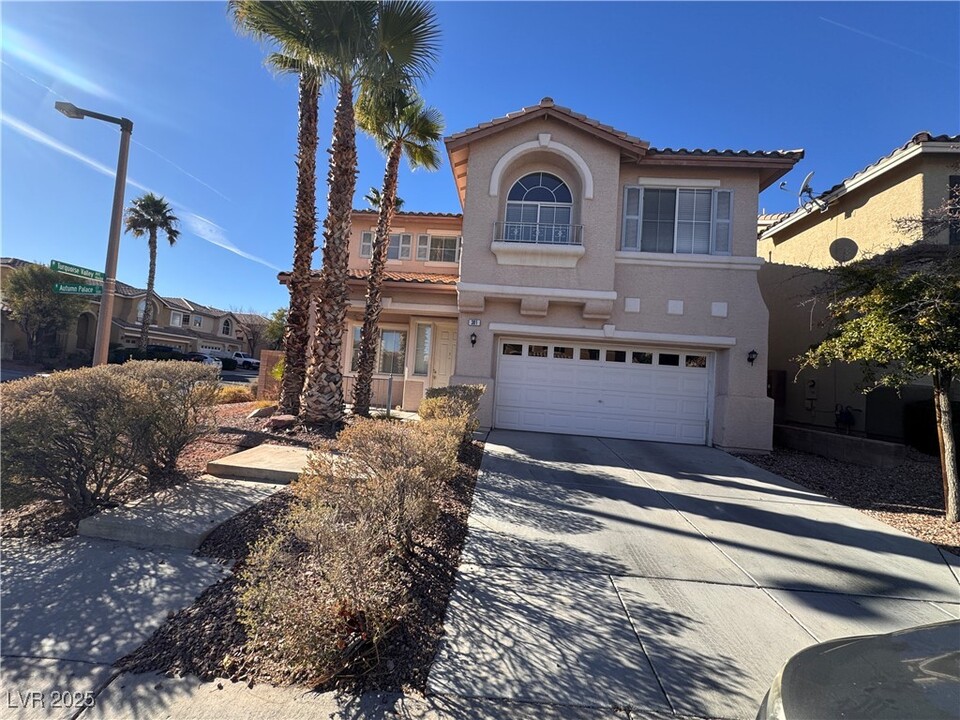 301 Autumn Palace Ct in Las Vegas, NV - Building Photo