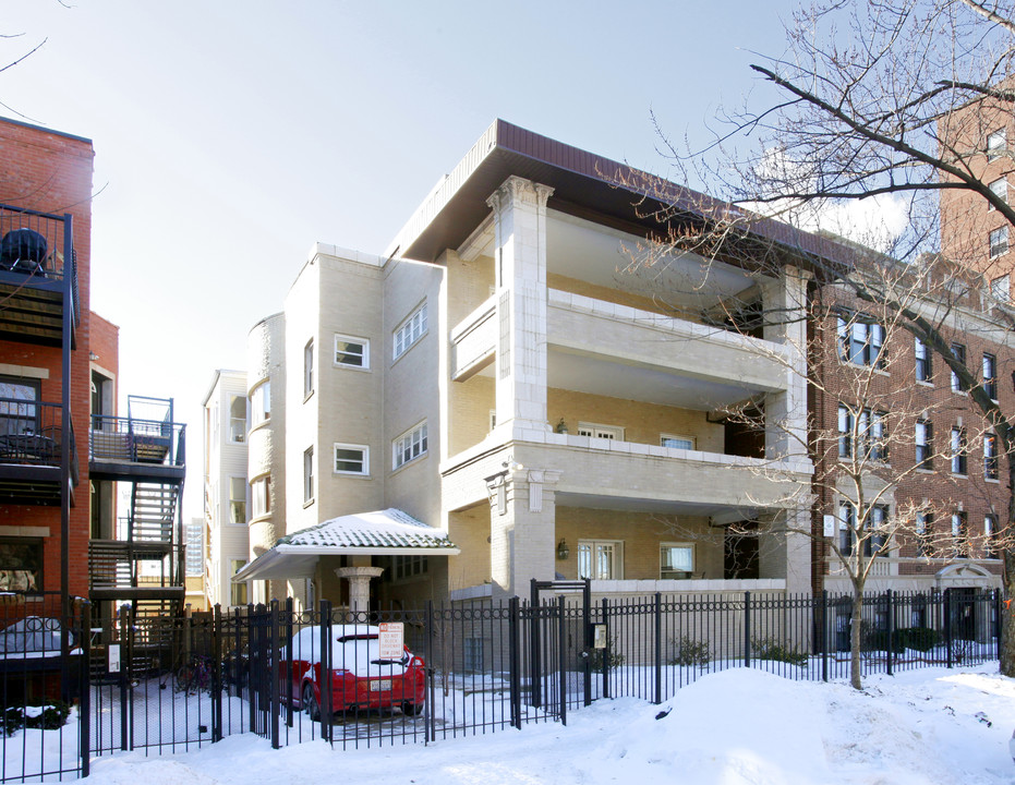 935 W Agatite Ave in Chicago, IL - Building Photo