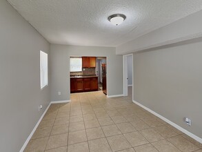 1741 Brewster Rd in Jacksonville, FL - Foto de edificio - Building Photo