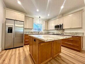 127 Clinton Ave in Roseville, CA - Building Photo - Building Photo