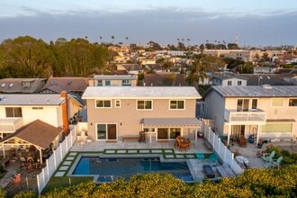 1881 Parkview Cir in Costa Mesa, CA - Building Photo - Building Photo