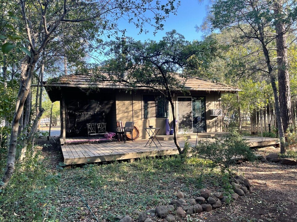198 Honey Run Rd in Chico, CA - Building Photo