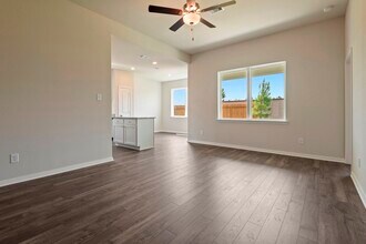 10351 Red Cardinal Dr in Cleveland, TX - Building Photo - Building Photo