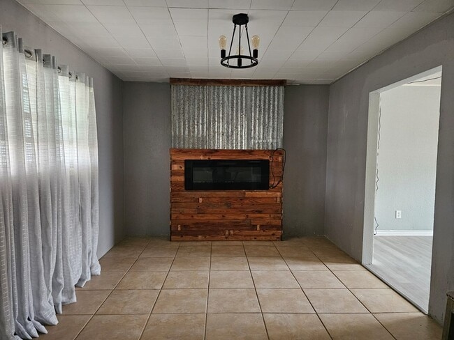 601 NW 12th Pl in Andrews, TX - Foto de edificio - Building Photo