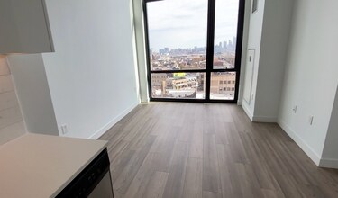 1243 N Paulina St, Unit 1207 in Chicago, IL - Building Photo - Building Photo