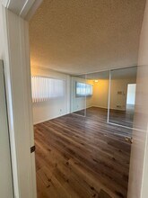 17801 Sherman Way in Reseda, CA - Building Photo - Building Photo