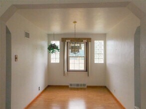 2031 Ranchdale Dr in Jennings, MO - Foto de edificio - Building Photo