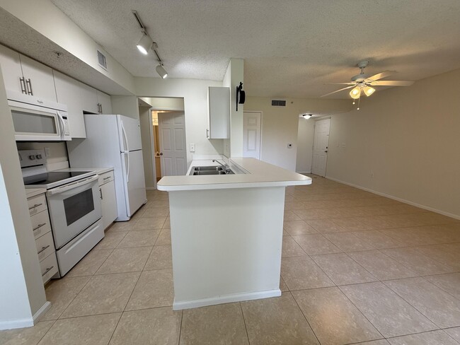 266 Village Blvd in Tequesta, FL - Building Photo - Building Photo