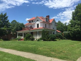 800 W Locust St Apartments