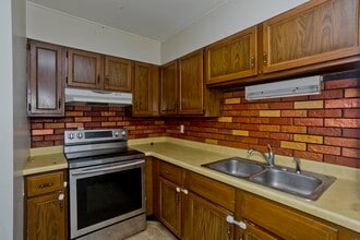 236 State St in Belchertown, MA - Building Photo - Building Photo