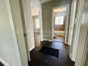 3210 Delowe Dr in East Point, GA - Building Photo - Building Photo