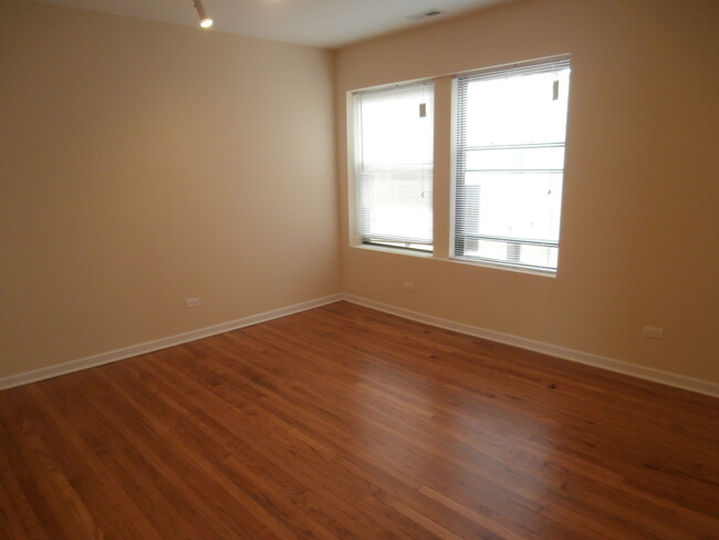 4748 N Sacramento Ave, Unit 2S in Chicago, IL - Building Photo - Building Photo