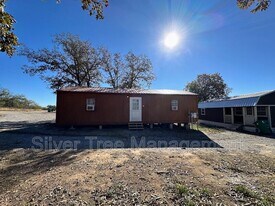260 Lark Meadow Dr in Bridgeport, TX - Building Photo