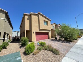 7633 Moore Crk Ln in North Las Vegas, NV - Building Photo - Building Photo