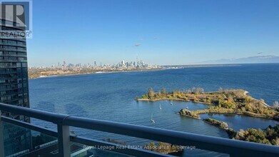 33 Shore Breeze Dr in Toronto, ON - Building Photo - Building Photo