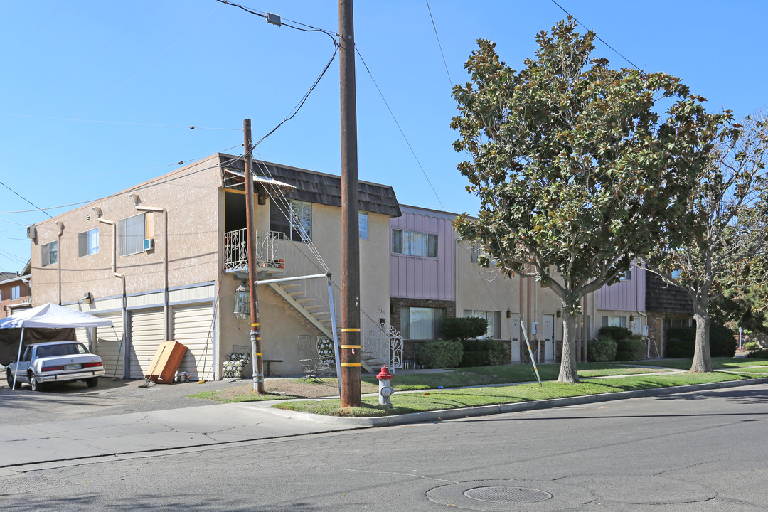 5381-5391 N Angus St in Fresno, CA - Foto de edificio