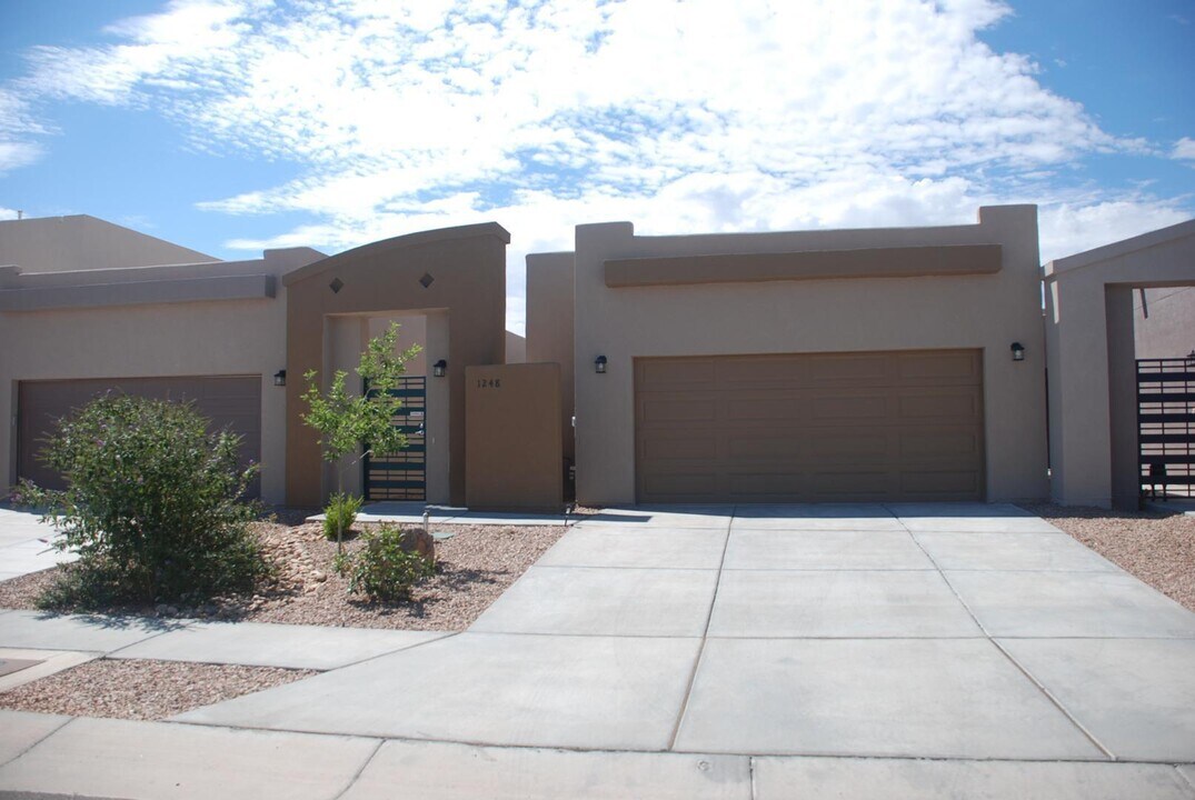 1248 Tierra Verde Loop in Los Lunas, NM - Building Photo