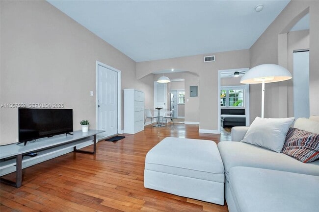 1561 Lenox Ave. in Miami Beach, FL - Foto de edificio - Building Photo