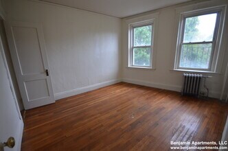 235 Park Dr, Unit 12 in Boston, MA - Foto de edificio - Building Photo