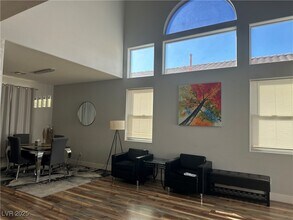 8901 Kingswood Dr in Las Vegas, NV - Building Photo - Building Photo