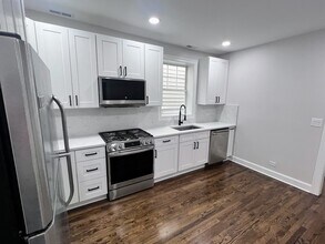 2714 W Julia Ct in Chicago, IL - Building Photo - Building Photo