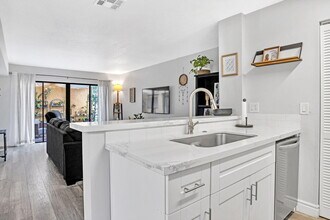 8033 NW 71st Ct in Tamarac, FL - Building Photo - Building Photo