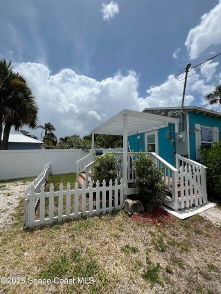 2179 Pineapple Ave, Unit 4 in Melbourne, FL - Building Photo - Building Photo