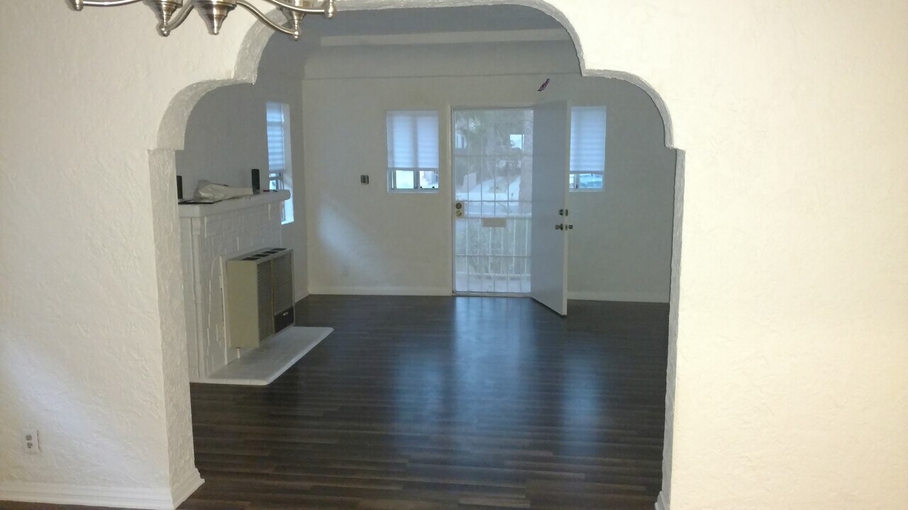 2621 Wellington Rd, Unit 2 in Los Angeles, CA - Foto de edificio