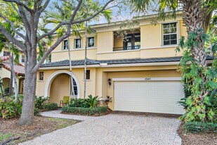 1043 Vintner Blvd in Palm Beach Gardens, FL - Building Photo