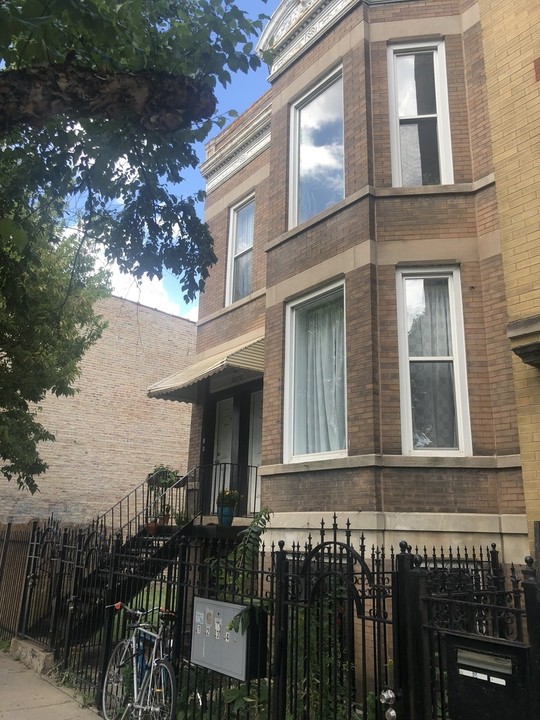 3270 W Armitage Ave in Chicago, IL - Building Photo