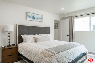 329 Rosemont St in San Diego, CA - Building Photo - Building Photo