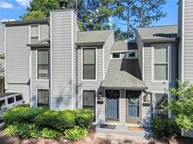 1028 Riverbend Club Dr SE in Atlanta, GA - Building Photo