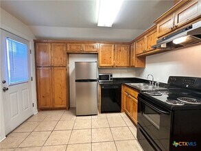 1001 N Bishop St in San Marcos, TX - Building Photo - Building Photo