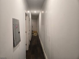 38 11th Ave W in Newark, NJ - Building Photo